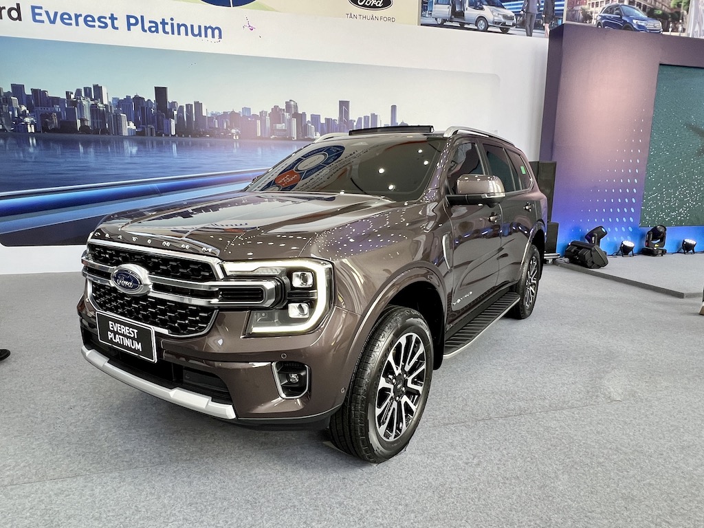 Everest Platinum có giá bán lẻ là 1.545.000.000 đồng (đã bao gồm thuế VAT)