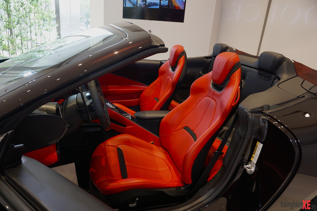 Ferrari Roma Spider – Siêu xe hai cửa mui trần có giá từ 20 tỷ đồng