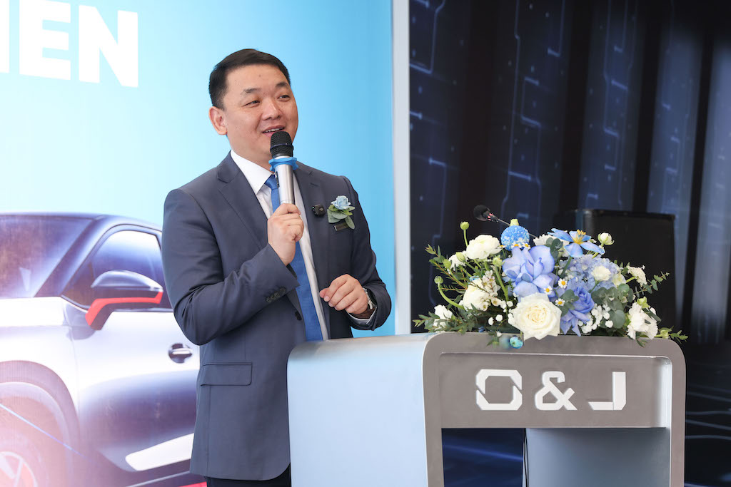 Ông Simon Liu. - TGĐ O&J Việt Nam phát biểu